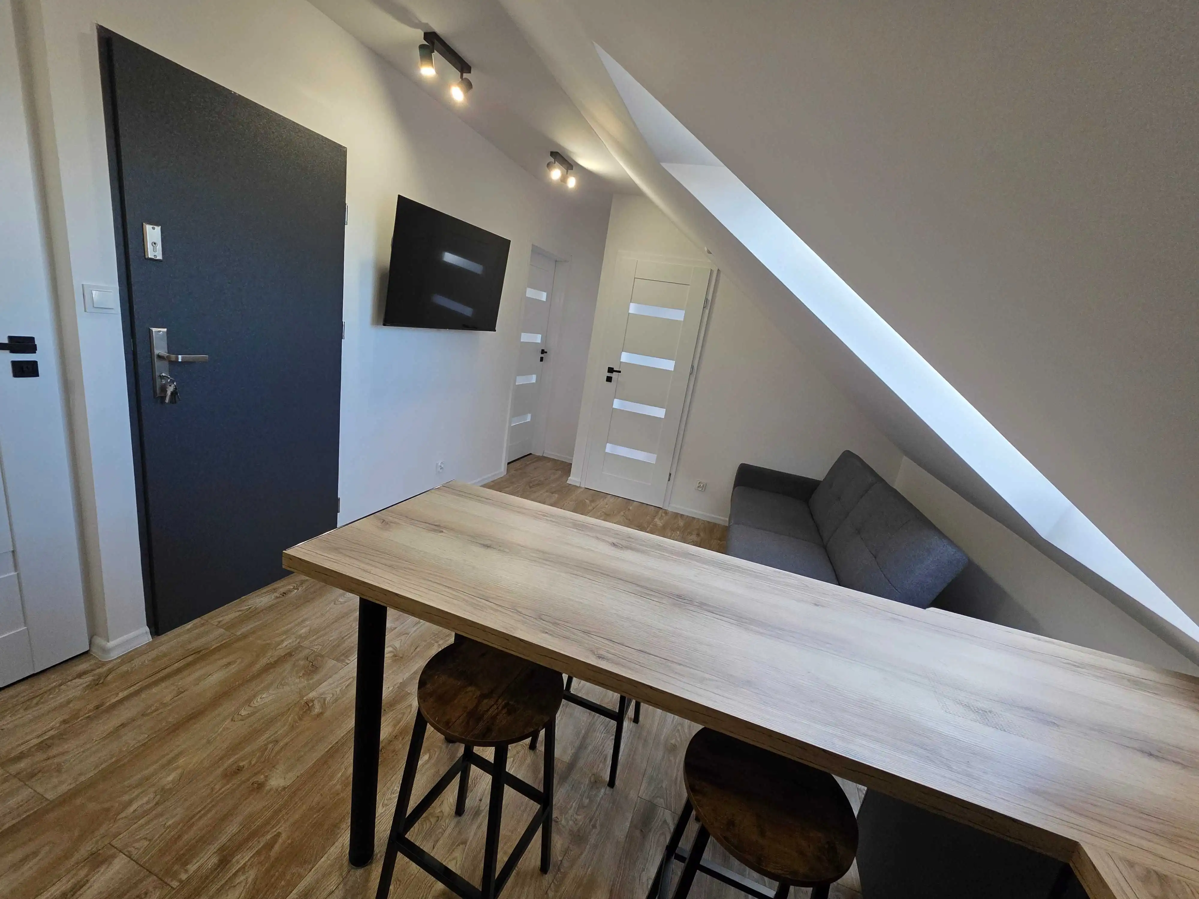 Wynajme mieszkanie 3 pokojowe -klimatyzacja -brak opłat spółdz. itp