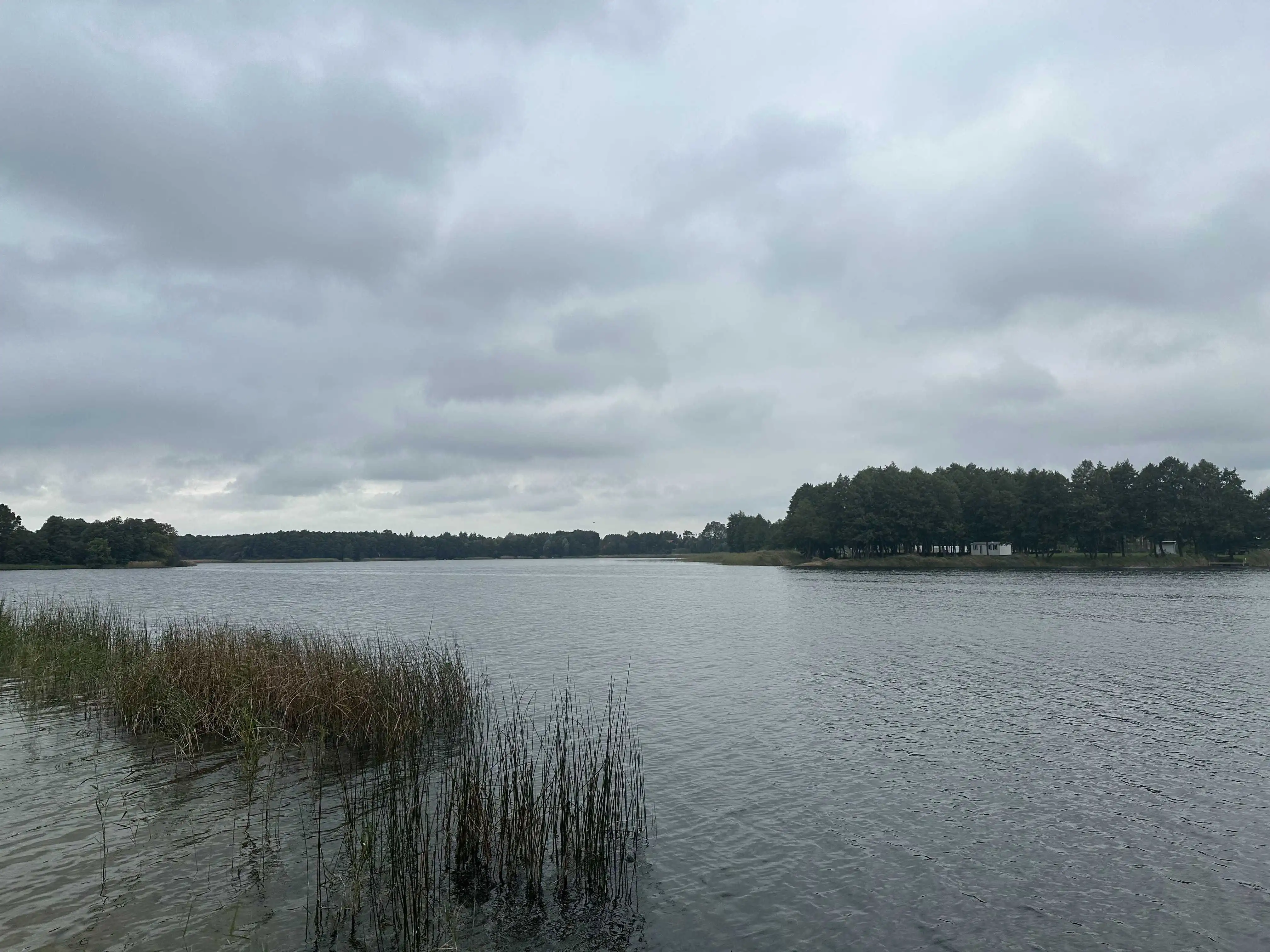 Piękna działka nad jeziorem Ostrowickim