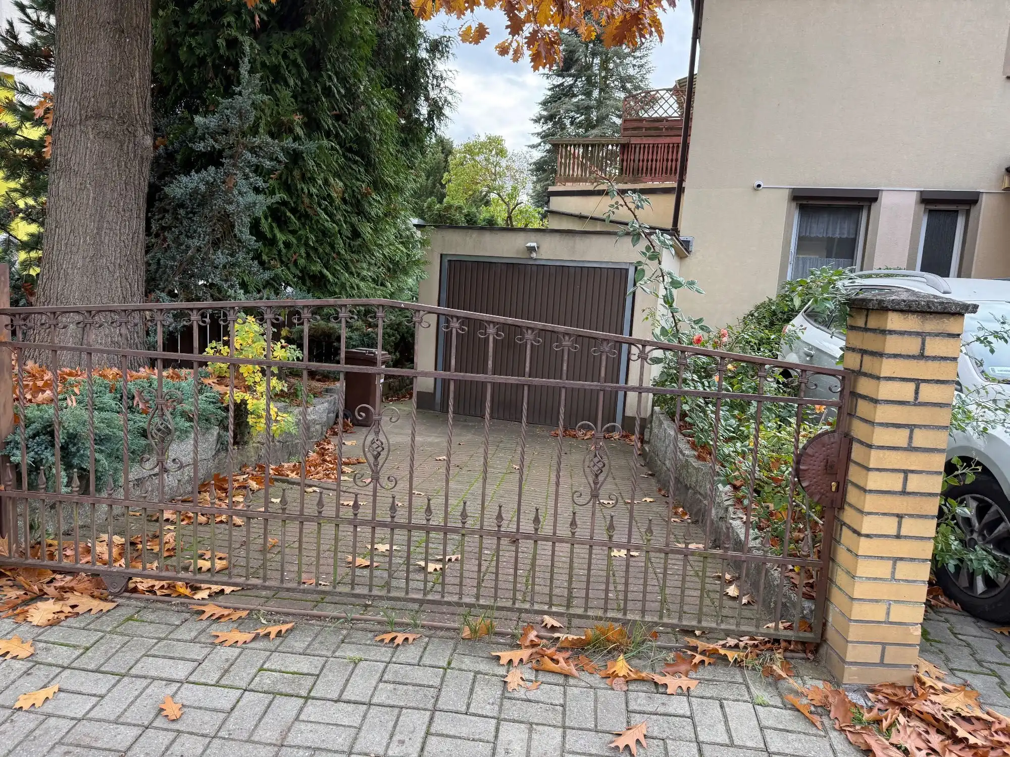 Mieszkanie na Pogodnie- – taras, ogródek i garaż