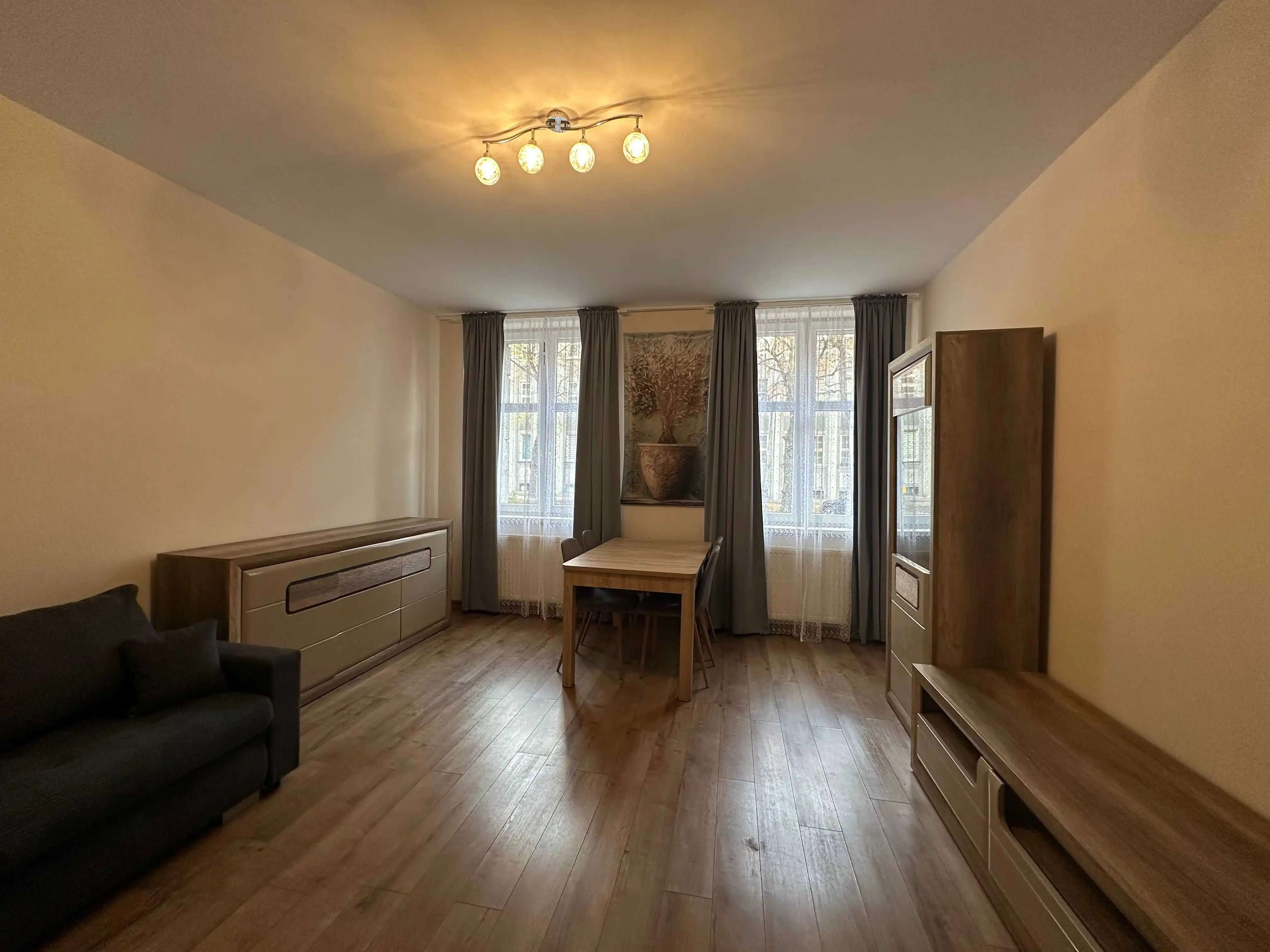 Do wynajęcia 3-pokojowe mieszkanie w Śródmieściu z ogródkiem .